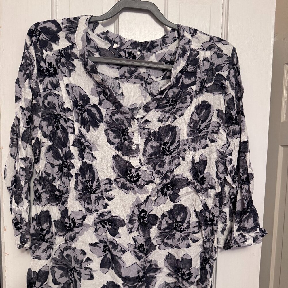 2x, White and Black Henley Top
